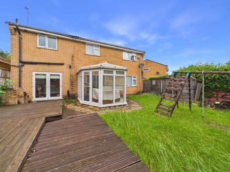 4 bedroom Detached house for sale in Tiverton Close, Oadby, LE2