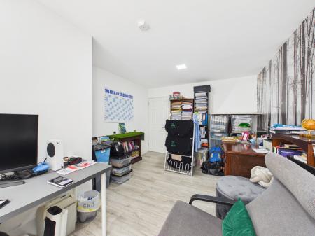 4 bedroom Detached house for sale in Tiverton Close, Oadby, LE2