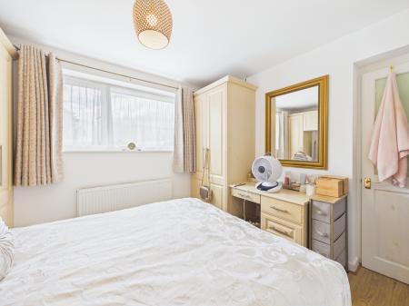 4 bedroom Detached house for sale in Tiverton Close, Oadby, LE2