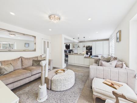 4 bedroom Detached house for sale in Tiverton Close, Oadby, LE2
