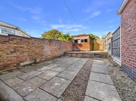 2 bedroom Terraced House to let in Ralph's Close, Leicester, LE17