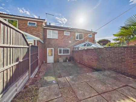 2 bedroom Terraced House to let in Ralph's Close, Leicester, LE17