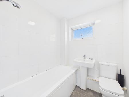 2 bedroom Terraced House to let in Ralph's Close, Leicester, LE17