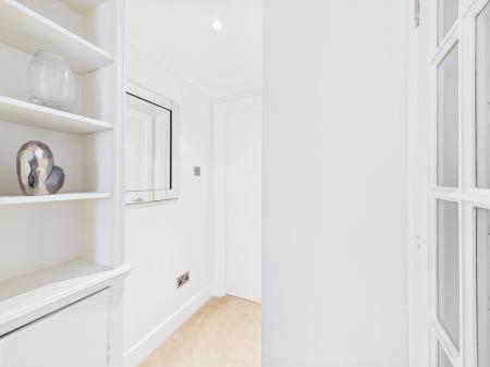 1 bedroom Flat to let in Sloane Avenue, SW3