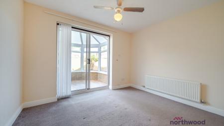 2 bedroom Bungalow for sale in St. Albans Close, Bracebridge Heath, Lincoln, LN4