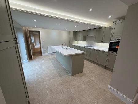 4 bedroom Terraced House to let in High Street, Newton On Trent, Lincoln, LN1