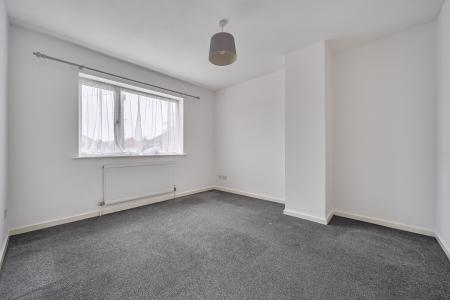 3 bedroom Semi-detached house for sale in Berkeley Drive, Lincoln, LN6