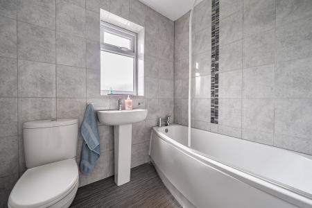 3 bedroom Semi-detached house for sale in Berkeley Drive, Lincoln, LN6