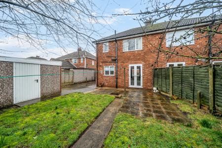3 bedroom Semi-detached house for sale in Berkeley Drive, Lincoln, LN6