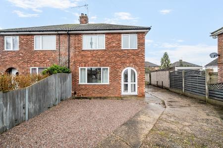 3 bedroom Semi-detached house for sale in Berkeley Drive, Lincoln, LN6