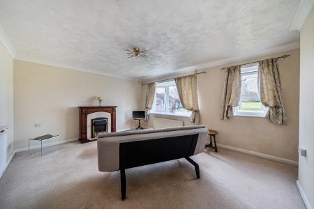 2 bedroom Bungalow for sale in Meadowlake Close, Lincoln, LN6