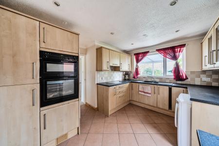 2 bedroom Bungalow for sale in Meadowlake Close, Lincoln, LN6