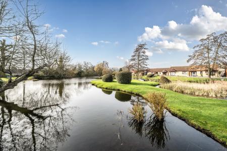 2 bedroom Bungalow for sale in Meadowlake Close, Lincoln, LN6