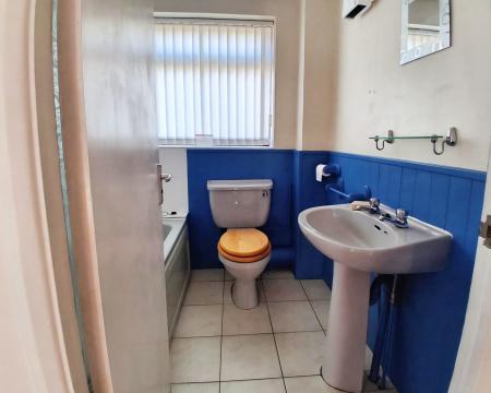 3 bedroom Semi-detached house to let in Abingdon Close, Lincoln, Lincoln, LN6