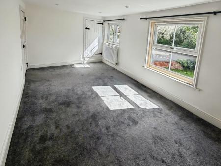 4 bedroom Terraced House to let in London Row, Newark, NG23