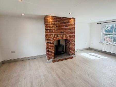4 bedroom Terraced House to let in London Row, Newark, NG23