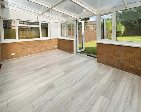 3 bedroom Link detached house to let in Rochester Drive, Lincoln, LN6