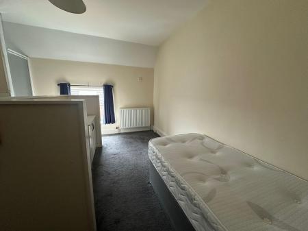 1 bedroom Studio flat to let in Carholme Road, Lincoln, LN1