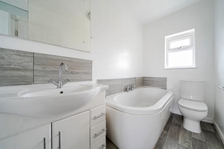 4 bedroom End of terrace house for sale in Harrowby Lane, Grantham, NG31