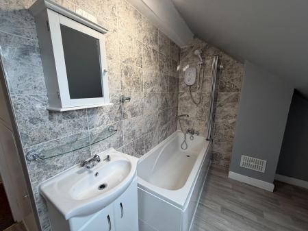 1 bedroom Flat to let in High Street, Lincoln, LN5