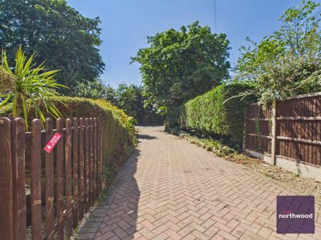 4 bedroom Detached house for sale in Bilsby Road, Alford, LN13