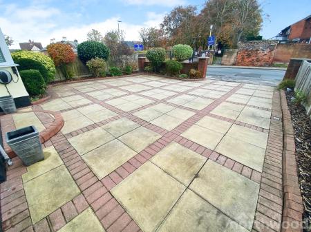 3 bedroom Semi-detached house for sale in Yew Tree Lane, West Derby, Liverpool, L12