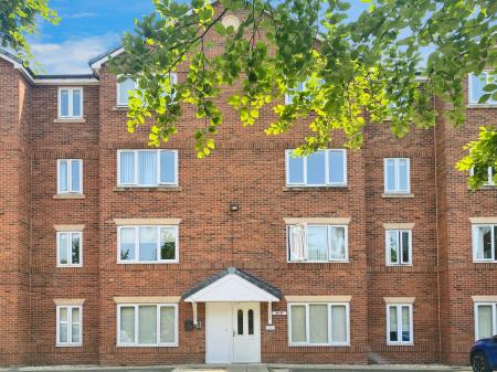 2 bedroom Flat to let in Woodsome Park, Gateacre, Liverpool, L25