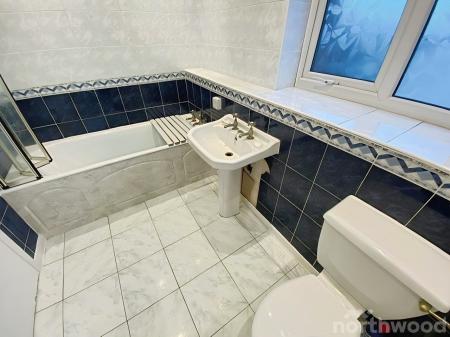 2 bedroom Flat for sale in Darley Drive, West Derby, Liverpool, L12