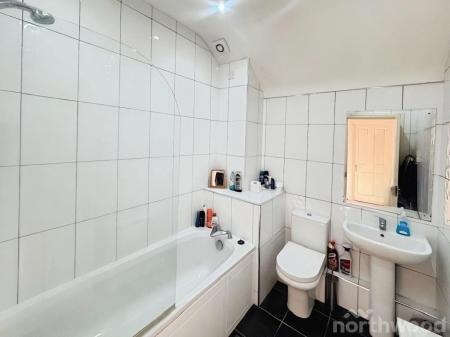 2 bedroom Flat to let in East Albert Road, Aigburth, Liverpool, L17