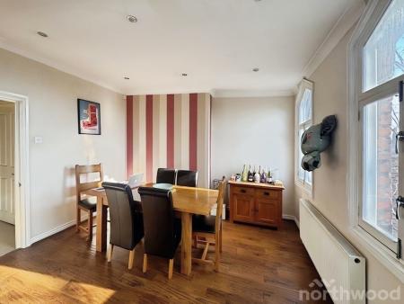 2 bedroom Flat to let in East Albert Road, Aigburth, Liverpool, L17