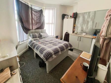 6 bedroom End of terrace house for sale in Walton Hall Avenue, Walton, Liverpool, L4