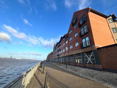 2 bedroom Flat to let in South Ferry Quay, City Quay, Liverpool, L3