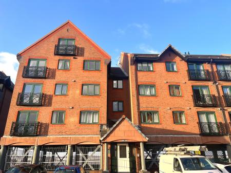2 bedroom Flat to let in South Ferry Quay, City Quay, Liverpool, L3