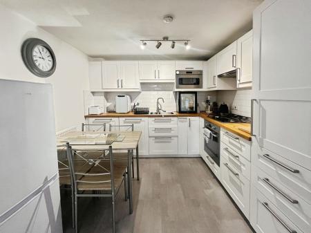 2 bedroom Flat to let in South Ferry Quay, City Quay, Liverpool, L3