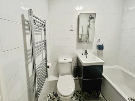 2 bedroom Flat to let in South Ferry Quay, City Quay, Liverpool, L3