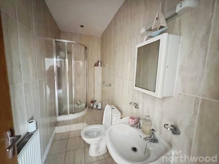 3 bedroom Flat to let in Derwent Road West, Old Swan, Liverpool, L13