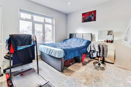 2 bedroom Semi-detached house for sale in Worplesdon Road, Guildford, GU2