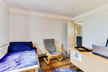 2 bedroom Semi-detached house for sale in Worplesdon Road, Guildford, GU2