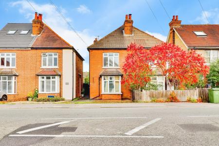 2 bedroom Semi-detached house for sale in Worplesdon Road, Guildford, GU2
