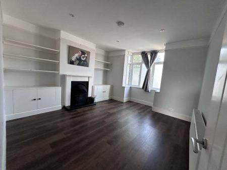 2 bedroom Semi-detached house for sale in Worplesdon Road, Guildford, GU2