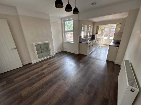 2 bedroom Semi-detached house for sale in Worplesdon Road, Guildford, GU2