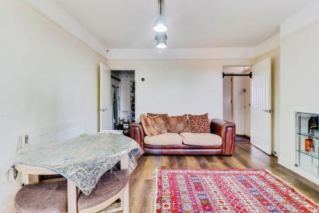 2 bedroom Semi-detached house for sale in Worplesdon Road, Guildford, GU2