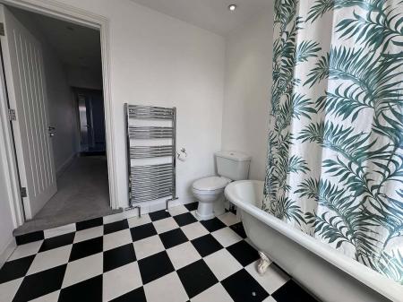 2 bedroom Semi-detached house for sale in Worplesdon Road, Guildford, GU2