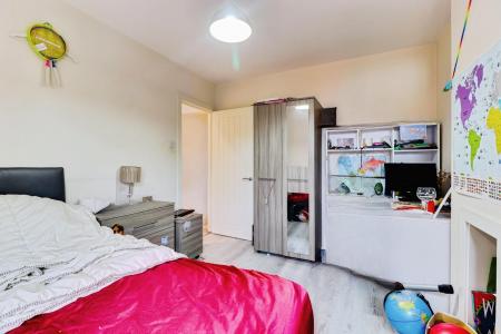 2 bedroom Semi-detached house for sale in Worplesdon Road, Guildford, GU2