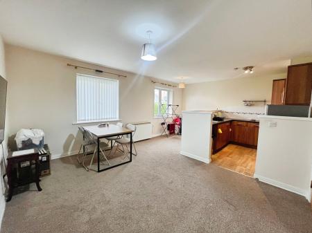 2 bedroom Flat for sale in Alderman Road, Hunts Cross, Liverpool, L24