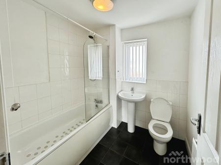 2 bedroom Town house to let in Waterworth Drive, Edge Hill, Liverpool, L7