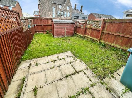 2 bedroom Town house to let in Waterworth Drive, Edge Hill, Liverpool, L7