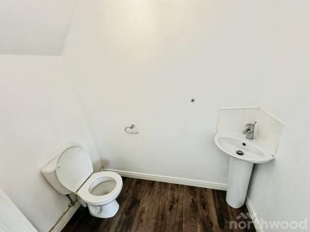 2 bedroom Town house to let in Waterworth Drive, Edge Hill, Liverpool, L7