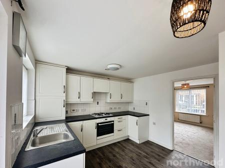 2 bedroom Town house to let in Waterworth Drive, Edge Hill, Liverpool, L7