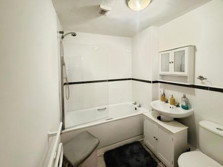 2 bedroom Flat to let in Woodsome Park, Gateacre, Liverpool, L25